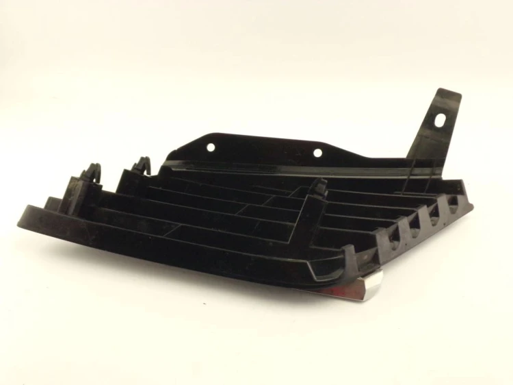 KRATKA ZDERZAKA PRAWA NISSAN PRIMERA P12 1.8 16V 62320AU300