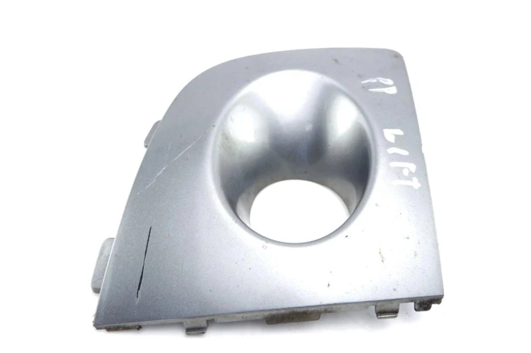 KRATKA ZDERZAKA HALOGENU PRAWA SUBARU IMPREZA II LIFT 2.0