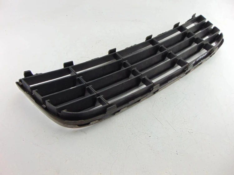 KRATKA ZDERZAKA VOLKSWAGEN GOLF V 2.0 TDI