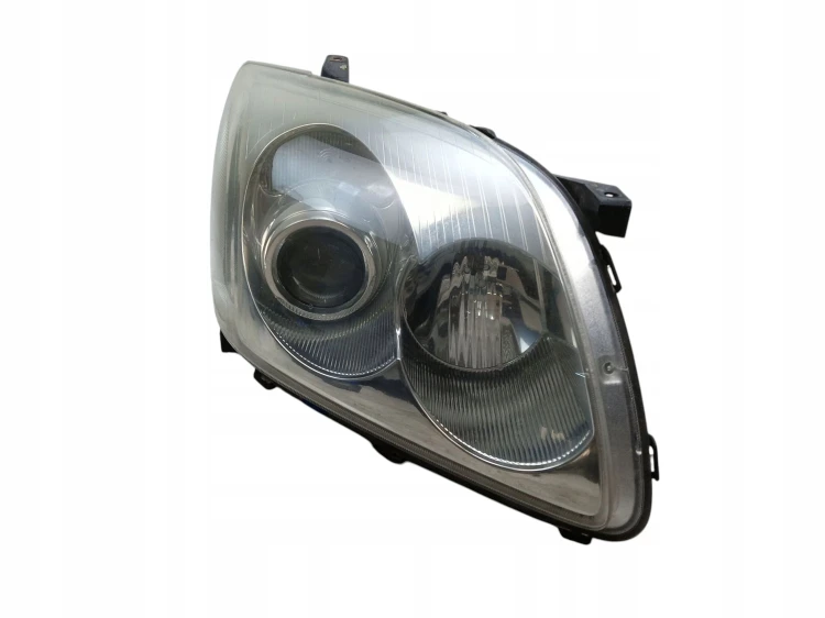 LAMPA PRAWY PRZÓD TOYOTA AVENSIS T25 (2003-2006) 1.8 VVT-I 129KM