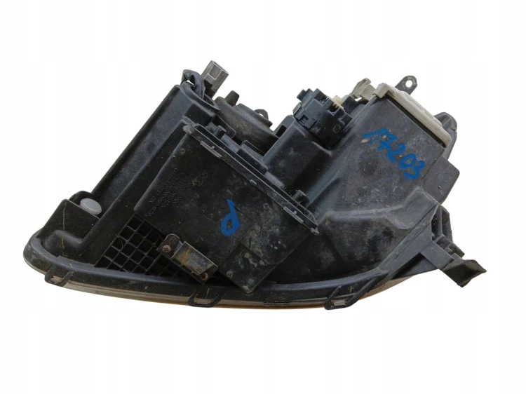 LAMPA PRAWY PRZÓD TOYOTA AVENSIS T25 (2003-2006) 1.8 VVT-I 129KM