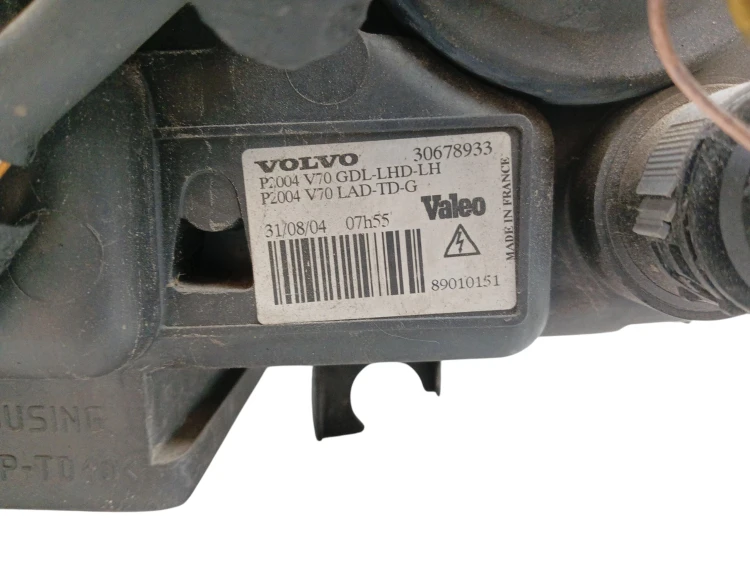 LAMPA LEWY PRZÓD VOLVO XC70 I LIFT (2004–2007) 2.5T 209KM 30678933
