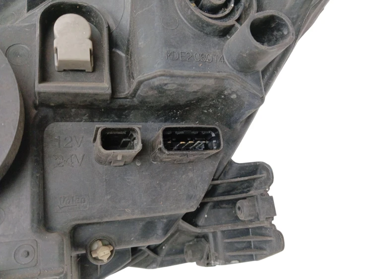 LAMPA PRAWY PRZÓD RENAULT LAGUNA III LIFT (2010-2015) 2.0 DCI 173KM 2601002