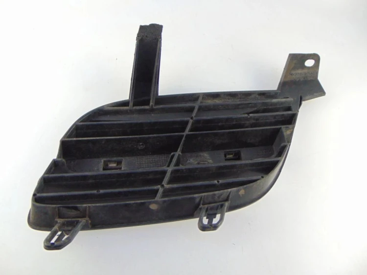 KRATKA ZDERZAKA PRAWA NISSAN ALMERA N16(2000-2006) 1.5 DCI