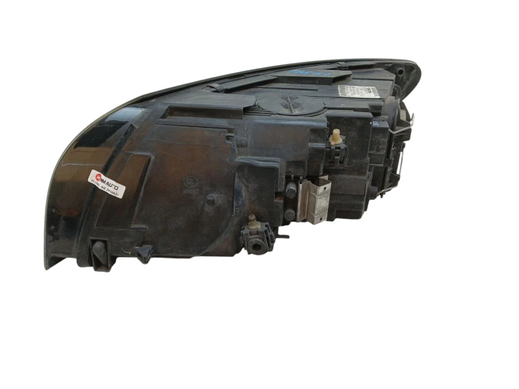 LAMPA PRAWY PRZÓD VOLVO V50 LIFT (2007-2012) 2.0 D 136KM 30763034