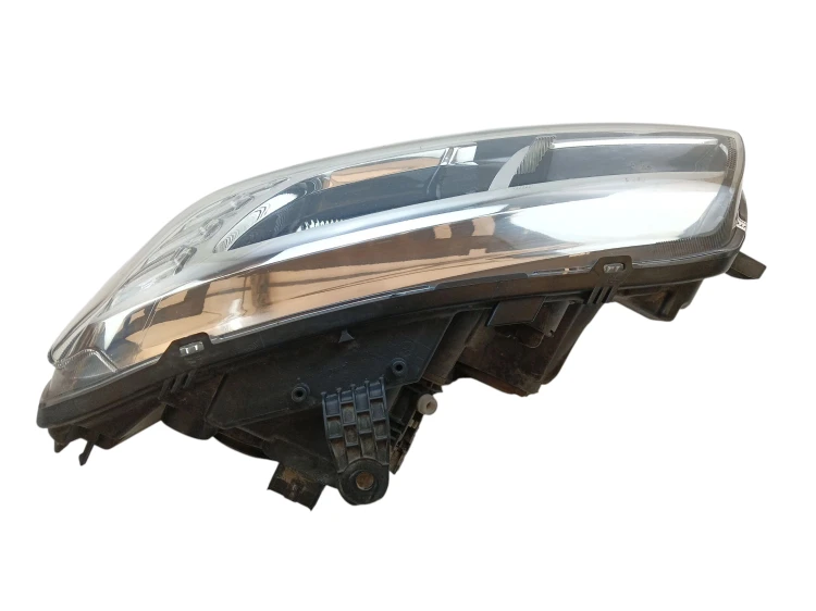 LAMPA LEWY PRZÓD DACIA SANDERO II LIFT (2016-2020) 1.0 SCE 73KM 260605665R