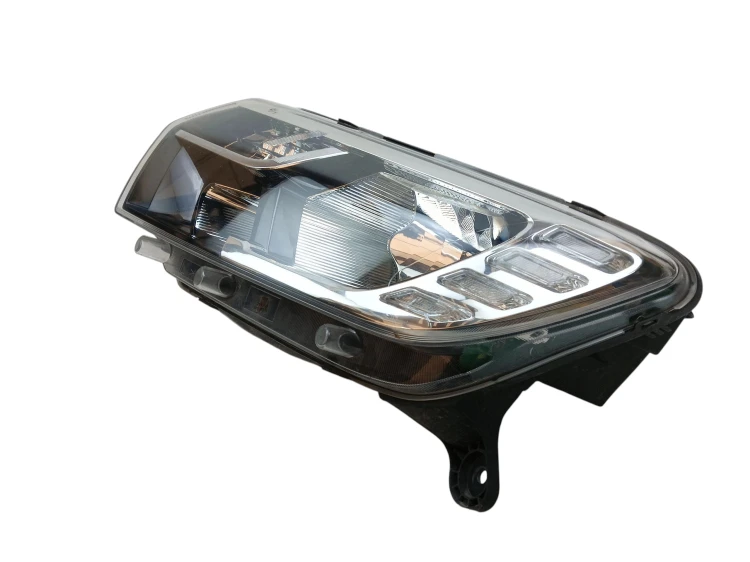 LAMPA LEWY PRZÓD DACIA SANDERO II LIFT (2016-2020) 1.0 SCE 73KM 260605665R