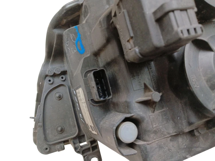 LAMPA PRAWY PRZÓD RENAULT MODUS (2004-2007) 1.5 DCI 86KM 8200301831
