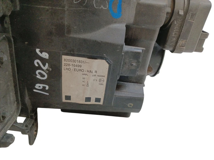 LAMPA PRAWY PRZÓD RENAULT MODUS (2004-2007) 1.5 DCI 86KM 8200301831