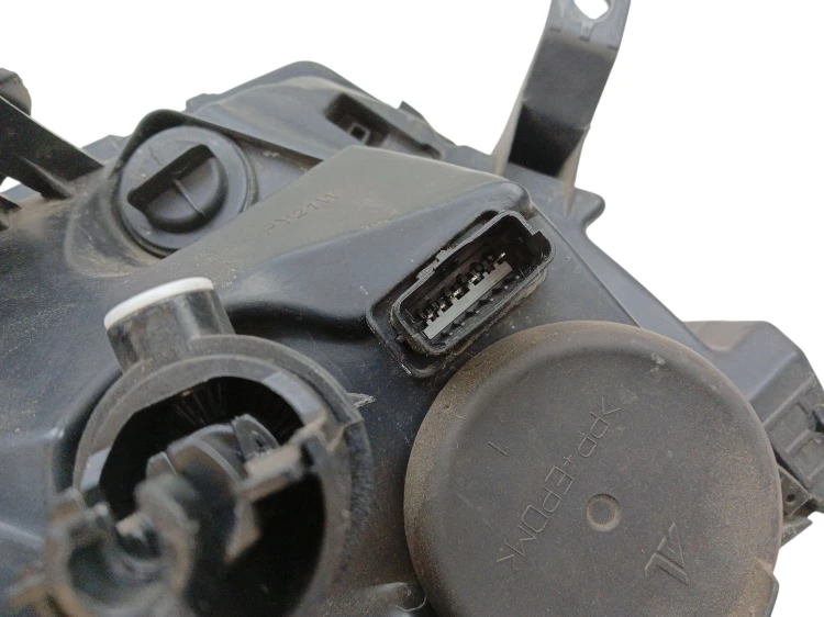LAMPA LEWY PRZÓD DACIA DUSTER I (2010-2013) 1.6 16V 105KM