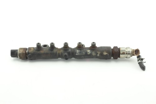LISTWA WTRYSKOWA TOYOTA AVENSIS T25