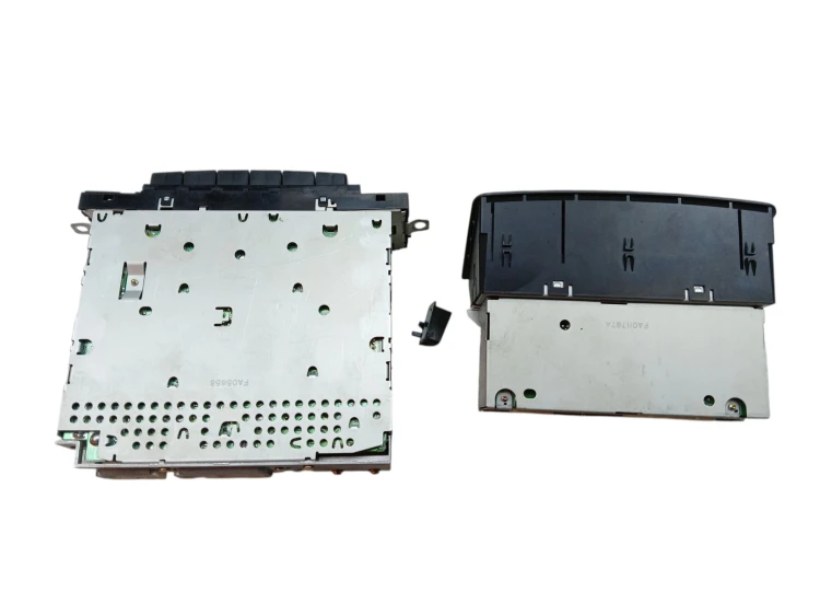 RADIO TOYOTA YARIS I (1999-2003) 1.4 D4D 75KM 86110-52140, 86120-52390