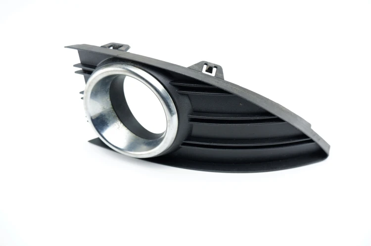 KRATKA ZDERZAKA HALOGENU PRAWA RENAULT FLUENCE 1.6 16V 261A50002R
