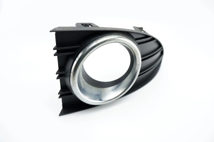 KRATKA ZDERZAKA HALOGENU PRAWA RENAULT FLUENCE 1.6 16V 261A50002R