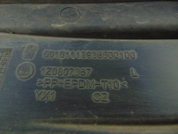 KRATKA ZDERZAKA LEWA SKODA OCTAVIA II 1Z0807367