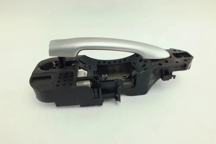 KLAMKA ZEWNĘTRZNA PRAWY TYŁ RENAULT MEGANE III (2008-2013) 1.6 16V