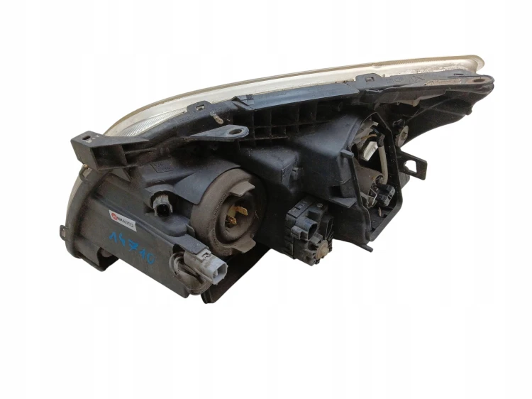 LAMPA PRAWY PRZÓD TOYOTA AVENSIS T25 (2003-2006) 2.0 D4D 116KM