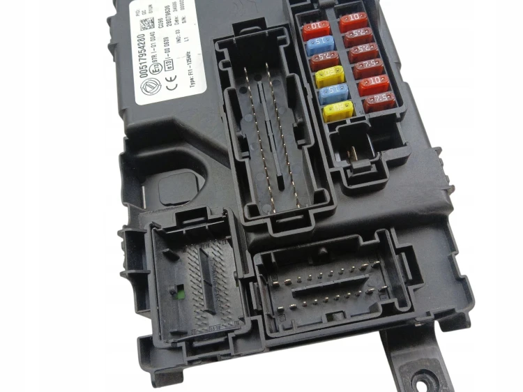 SKRZYNKA BEZPIECZNIKÓW BSI FIAT GRANDE PUNTO (2005-2012) 1.2 8V 65KM 005179