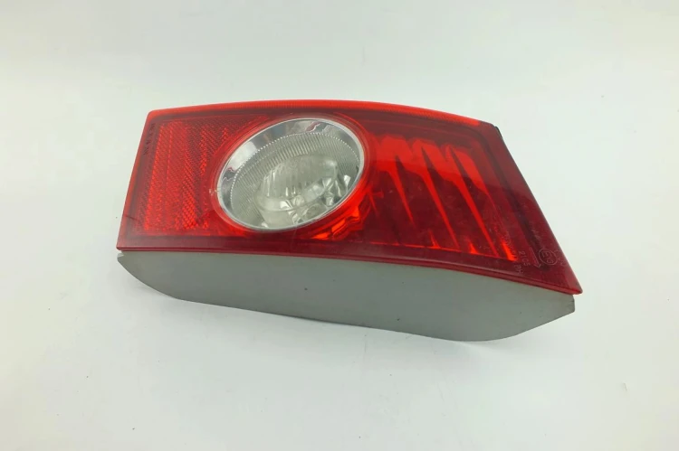 LAMPA PRAWY TYŁ W KLAPE CHEVROLET EPICA
