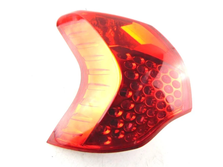 LAMPA LEWY TYŁ PEUGEOT 3008 1.6 E-HDI