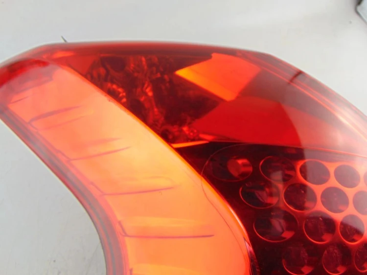LAMPA LEWY TYŁ PEUGEOT 3008 1.6 E-HDI