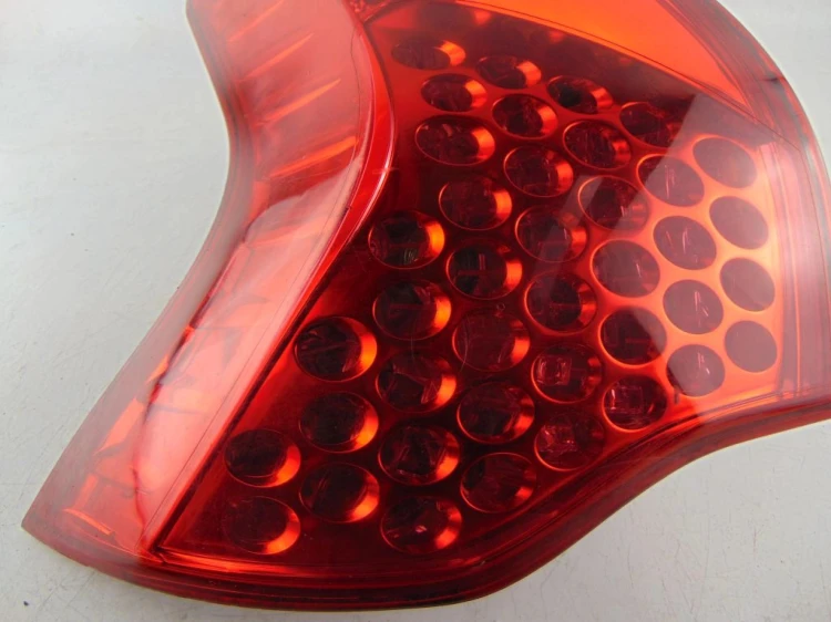 LAMPA LEWY TYŁ PEUGEOT 3008 1.6 E-HDI