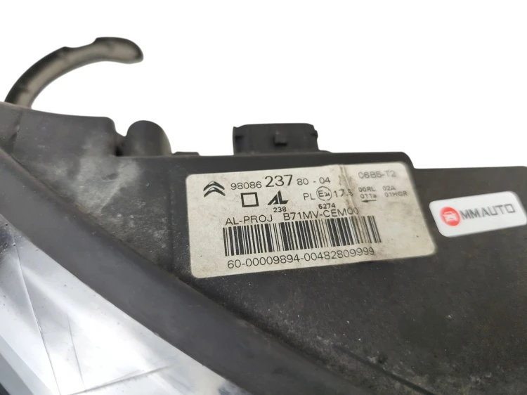 LAMPA PRAWY PRZÓD CITROEN C4 II B7 LIFT (2015-2018) 1.2 THP 130KM 980862378