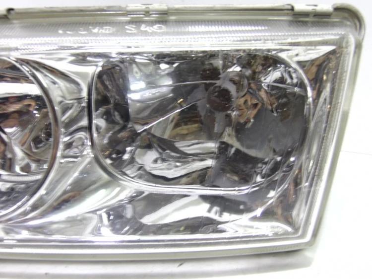 LAMPA LEWY PRZÓD VOLVO S40