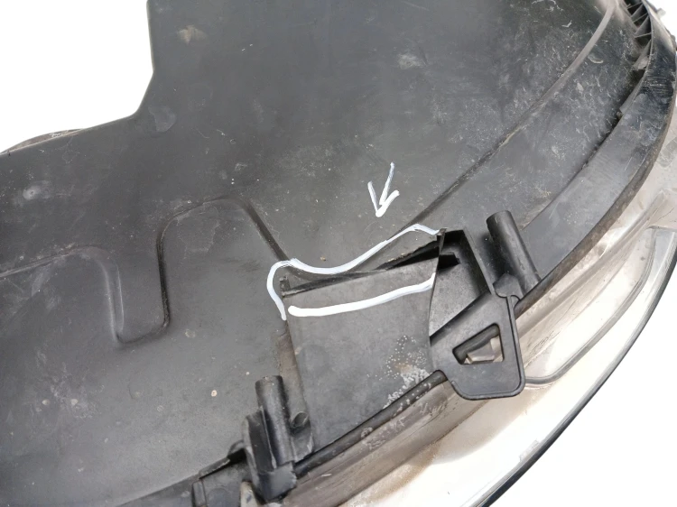 LAMPA PRAWY PRZÓD PEUGEOT 308 I T7 (2007-2011) 2.0 HDI 140KM 44700748