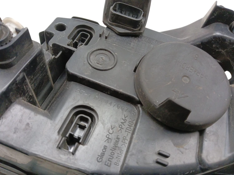 LAMPA PRAWY PRZÓD PEUGEOT 308 I T7 (2007-2011) 2.0 HDI 140KM 44700748