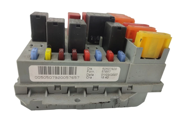 SKRZYNKA BEZPIECZNIKÓW ALFA ROMEO 159 (2005-2011) 1.8 MPI 140KM 50507920