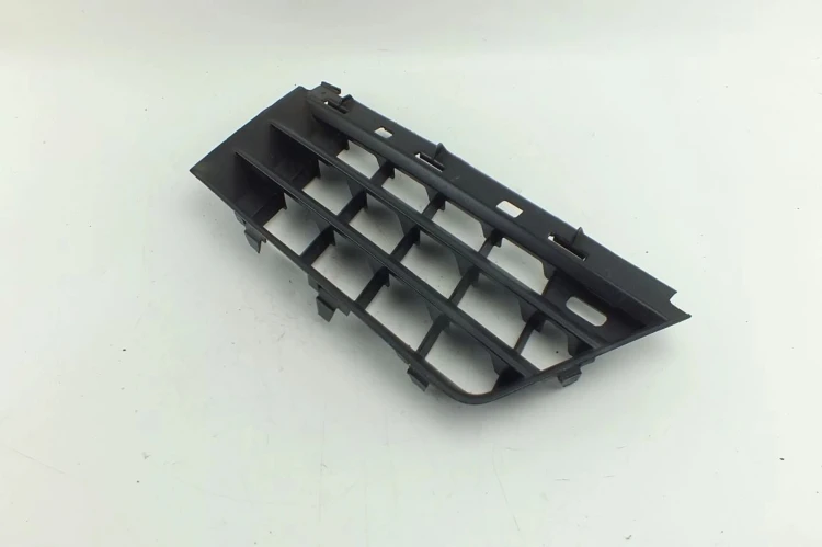 KRATKA ZDERZAKA PRAWA RENAULT SCENIC II (2003-2005) 1.9 DCI