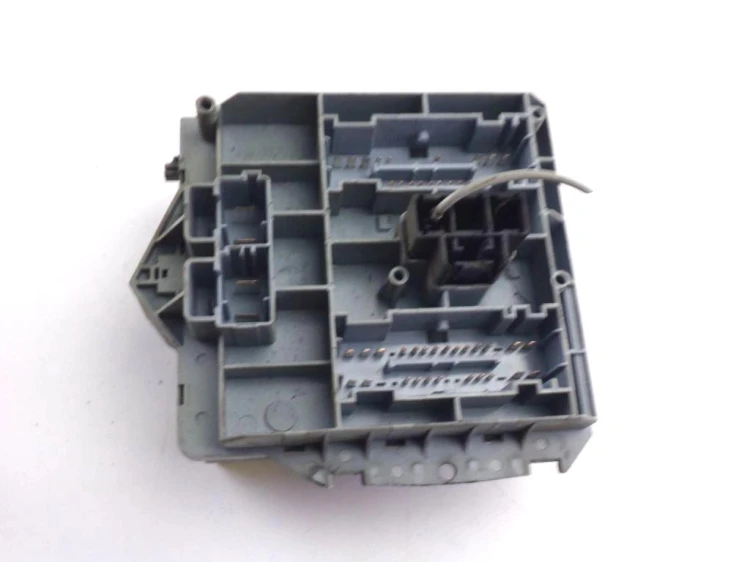 SKRZYNKA BEZPIECZNIKÓW FIAT PUNTO II 1.2 8V 46778440