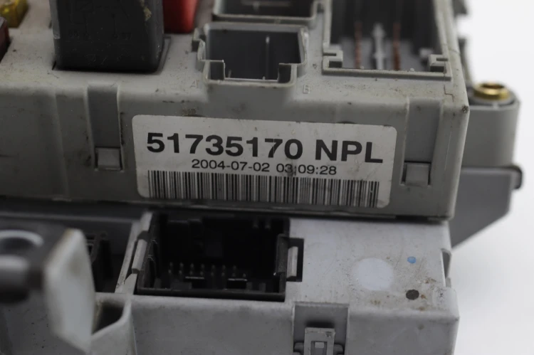 SKRZYNKA BEZPIECZNIKÓW FIAT PUNTO II 1.2 8V 51735170