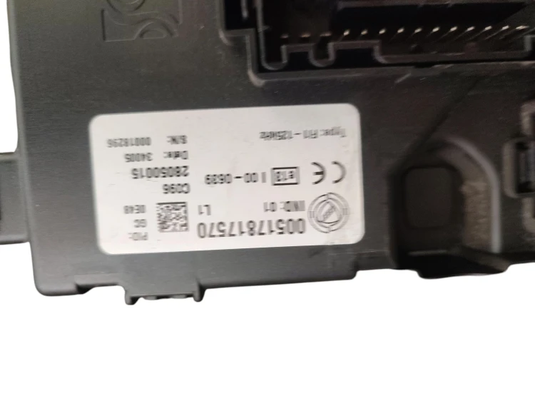 SKRZYNKA BEZPIECZNIKÓW FIAT GRANDE PUNTO (2005-2012) 00517817570