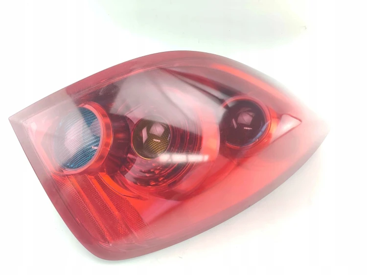 LAMPA PRAWY TYŁ NISSAN PRIMERA P12 (2002-2007) 1.9 DCI 120KM