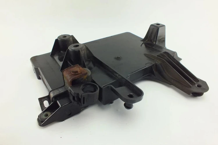 PODSTAWA AKUMULATORA MITSUBISHI COLT Z30 LIFT (2008-2012) 1.1 75km 8201A084