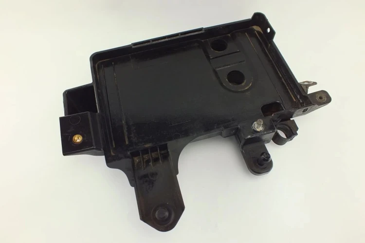 PODSTAWA AKUMULATORA MITSUBISHI COLT Z30 LIFT (2008-2012) 1.1 75km 8201A084