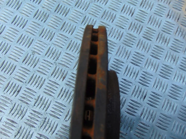 TARCZE HAMULCOWE PRZÓD RENAULT KANGOO III (2008-2013) 1.5 DCI