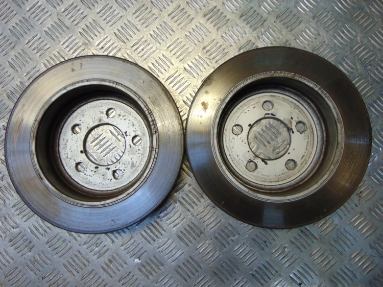 TARCZE HAMULCOWE TYŁ JEEP CHEROKEE KJ LIFT (2005-2006)