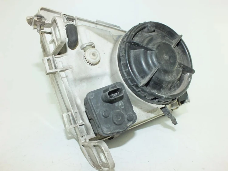 LAMPA LEWY PRZÓD MITSUBISHI SPACESTAR 1,9DID