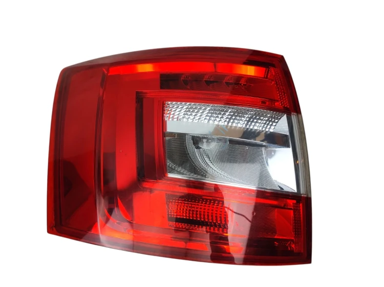 LAMPA LEWY TYŁ SKODA OCTAVIA III LIFT (2016-2020) 1.5 TSI 150KM 5E9945095B