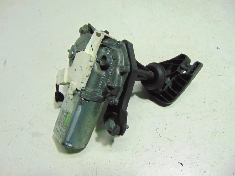SILNICZEK WYCIERACZKI TYŁ RENAULT SCENIC II LIFT (2006-2009) 2.0 16V 820015