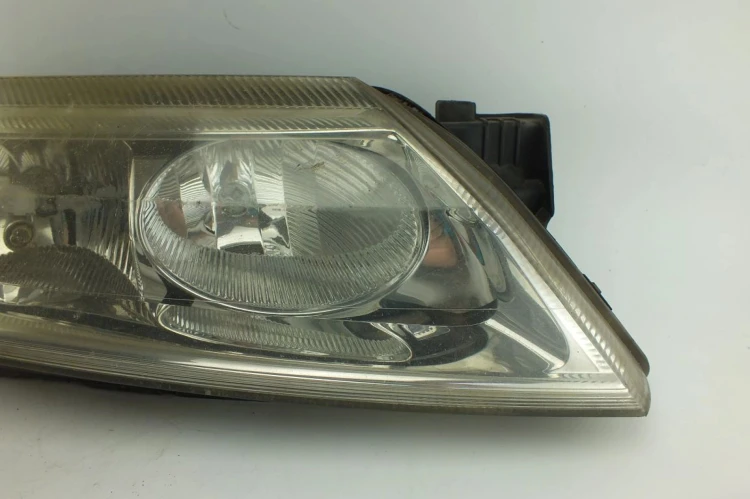 LAMPA PRAWY PRZÓD RENAULT LAGUNA II (2001-2005)