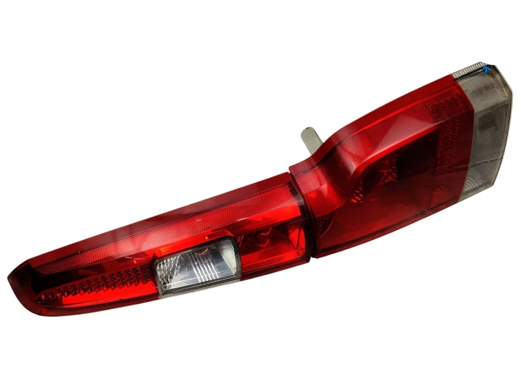 LAMPA PRAWY TYŁ VOLVO XC70 I LIFT (2004–2007) 2.5T 209KM