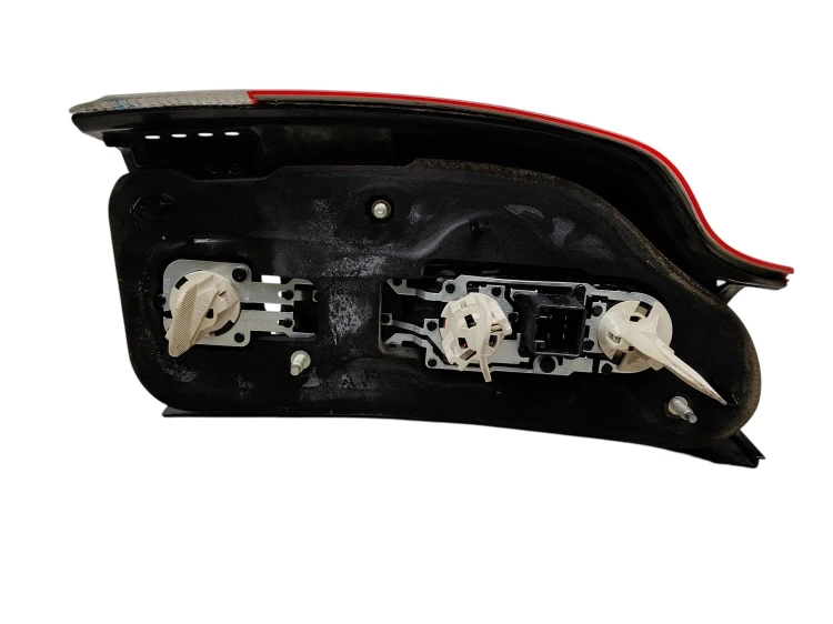 LAMPA PRAWY TYŁ VOLVO XC70 I LIFT (2004–2007) 2.5T 209KM