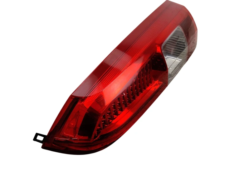 LAMPA PRAWY TYŁ VOLVO XC70 I LIFT (2004–2007) 2.5T 209KM