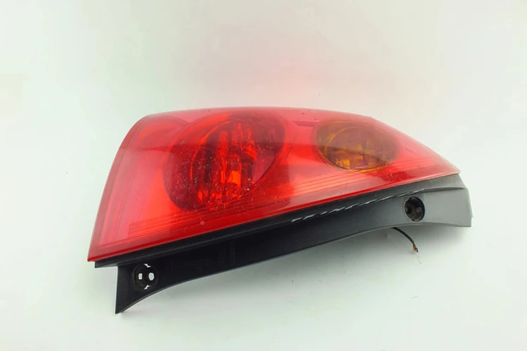 LAMPA LEWY TYŁ NISSAN PRIMERA P12