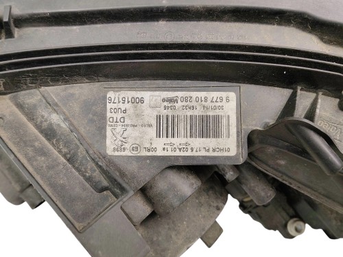 LAMPA PRAWY PRZÓD PEUGEOT 2008 I (2013-2016) 1.6 VTI 120KM 9677810280