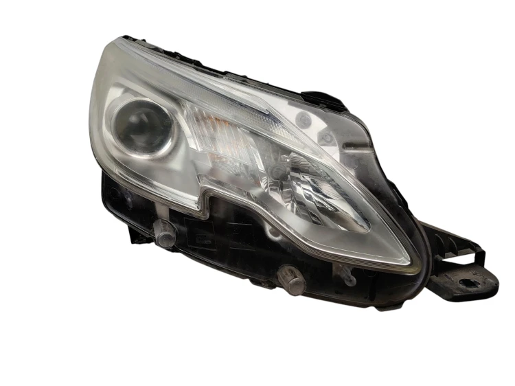 LAMPA PRAWY PRZÓD PEUGEOT 2008 I (2013-2016) 1.6 VTI 120KM 9677810280